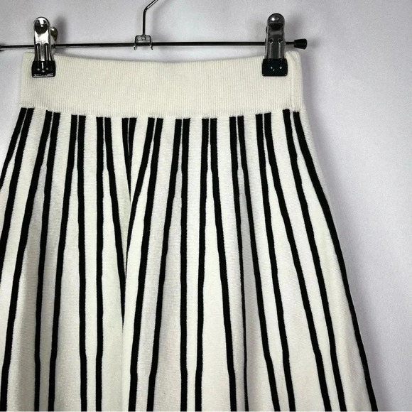 J. Crew White & Black Stripe Pull On Flare Sweater Skirt XXS - Picture 4 of 5
